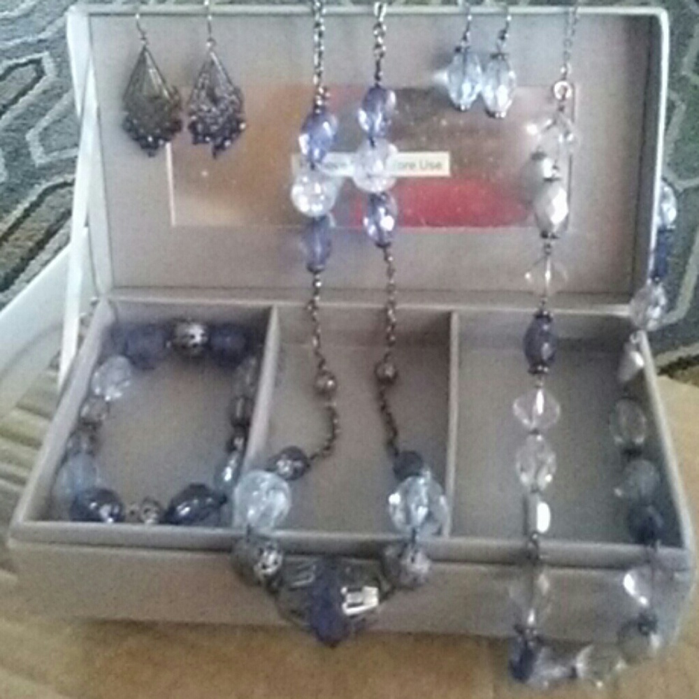 Necklace n earrings